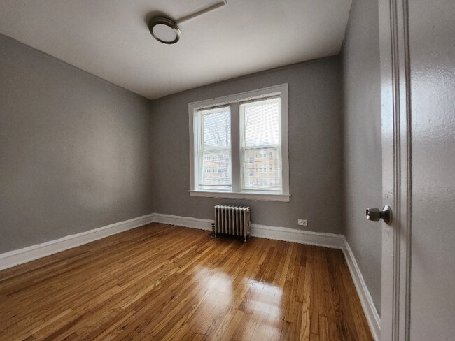 Building Photo - 644 N Mayfield Ave