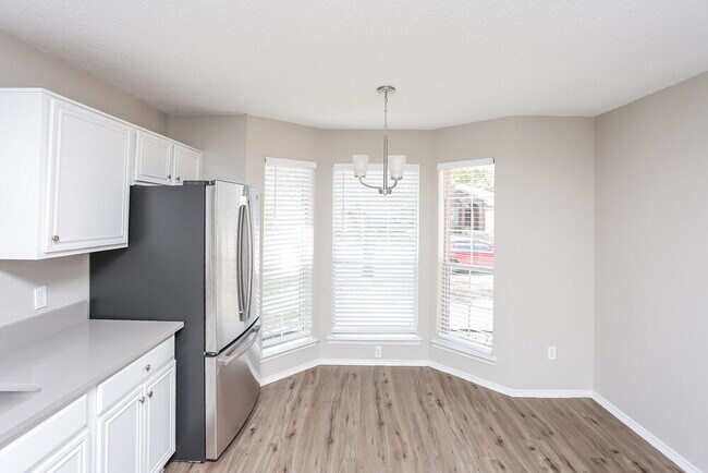 Foto del edificio - 2213 Whispering Wind St