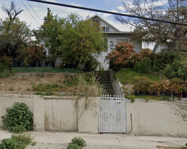 Front of house from Colton - 1261 Colton St