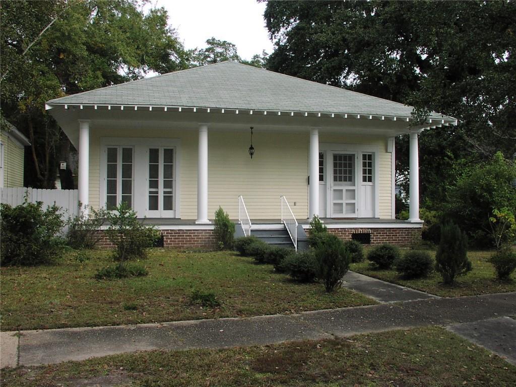 Primary Photo - 1100 Savannah St
