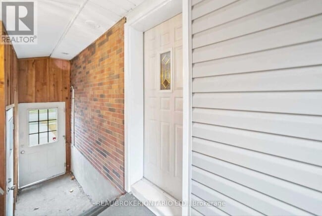 Building Photo - 553 Finucane St