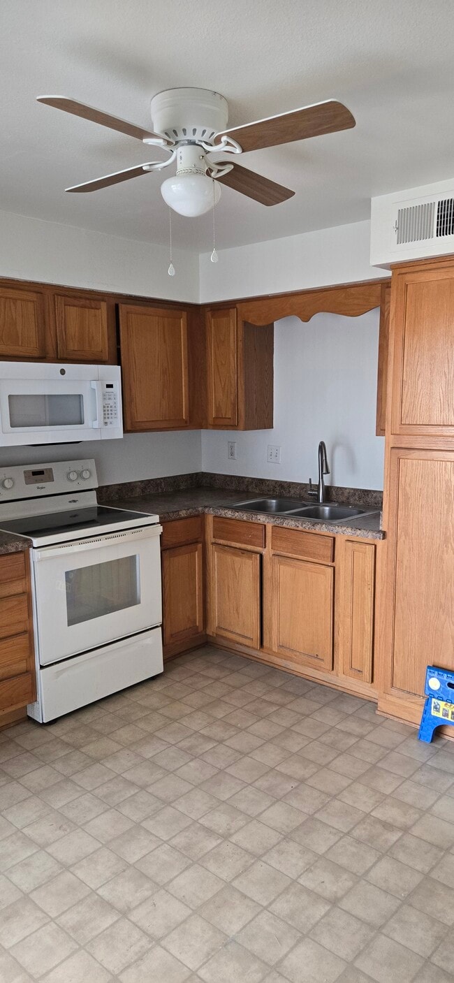 Building Photo - 7913 E Kimsey Ln