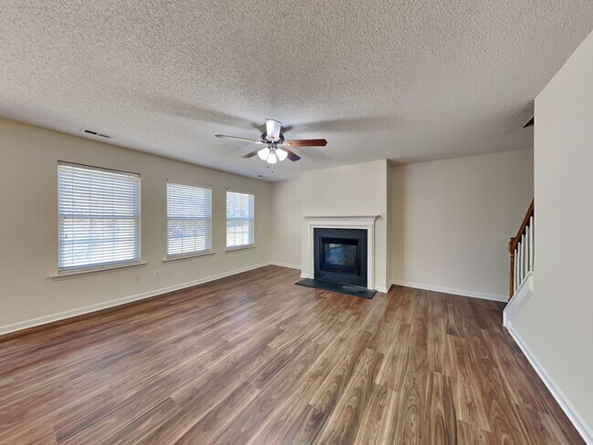Building Photo - 911 Pebblestone Dr