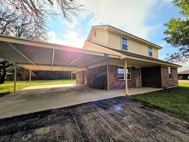 Foto del edificio - NEW IN MANAGEMENT - AVAILABLE NOW!
