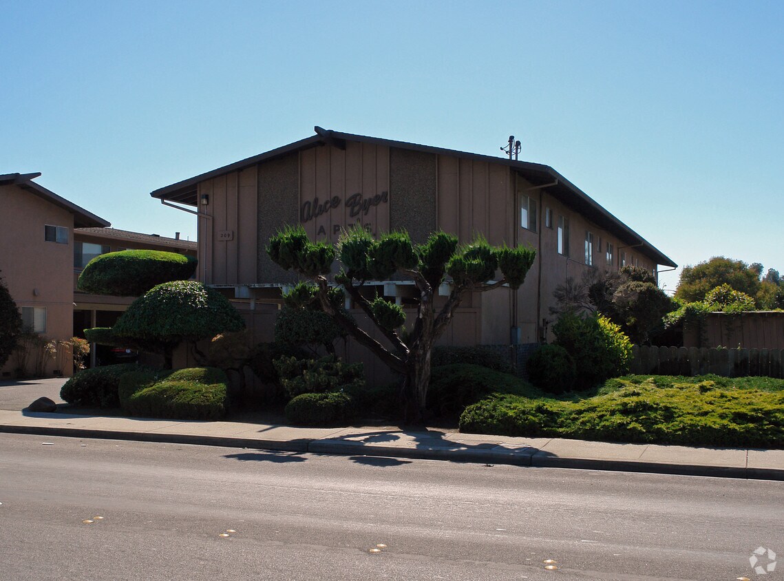 Building Photo - 209 Brennan St