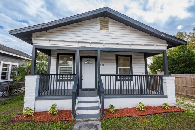 Building Photo - 2701 E Columbus Dr