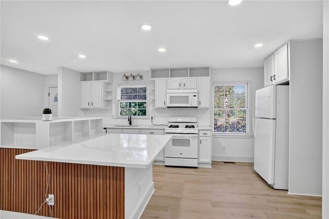 Foto del edificio - 2289 Addison Rd NE