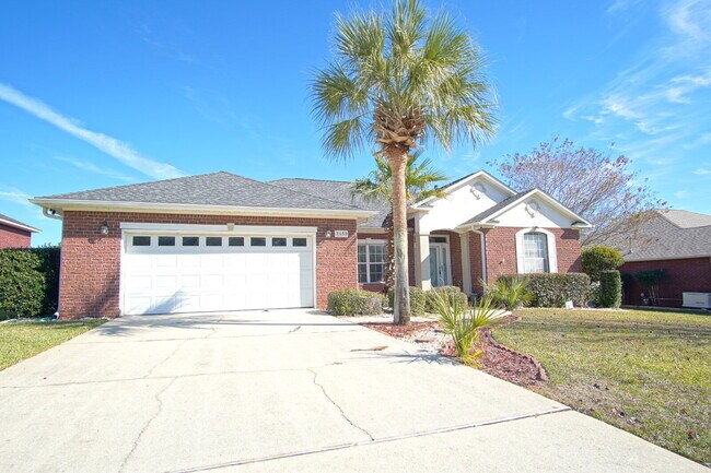 Building Photo - Spacious 4-Bed, 3-Bath Brick Home in Glenm...