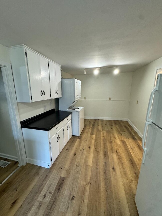 Building Photo - 1007 N Prairie St