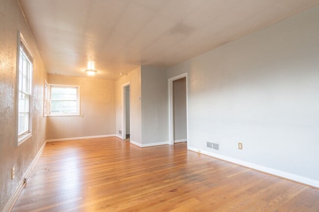 Building Photo - 5412-5420-5420 NE 9th Ave