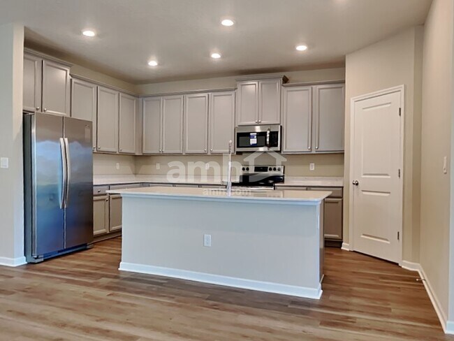 Foto del edificio - 300 Anastasia Park Rd