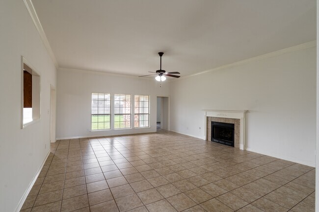 Foto del edificio - 1375 Selby Phillips Dr