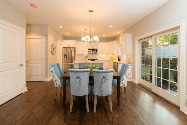 Foto del edificio - Luxury 3-Bed/1.5 Bath East Rock Condo Avai...