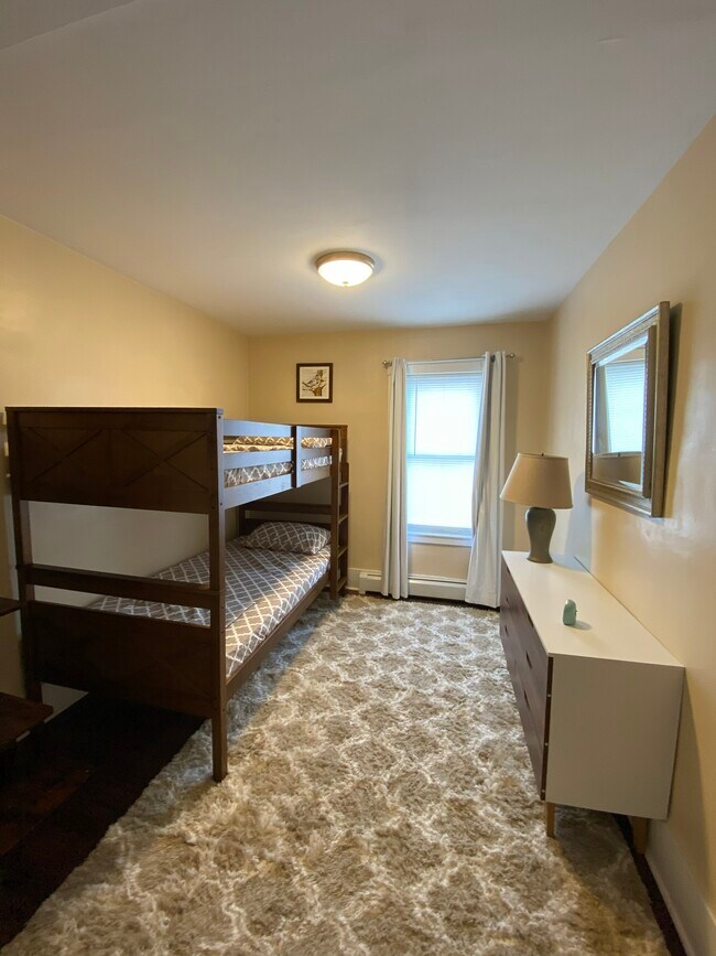 Dormitorio 2 - 123 Endicott St