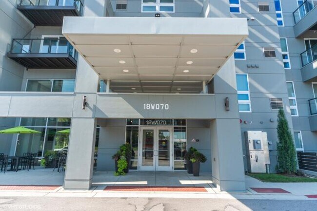 Foto del edificio - 2 bedroom in OAKBOOK TERRACE IL 60181