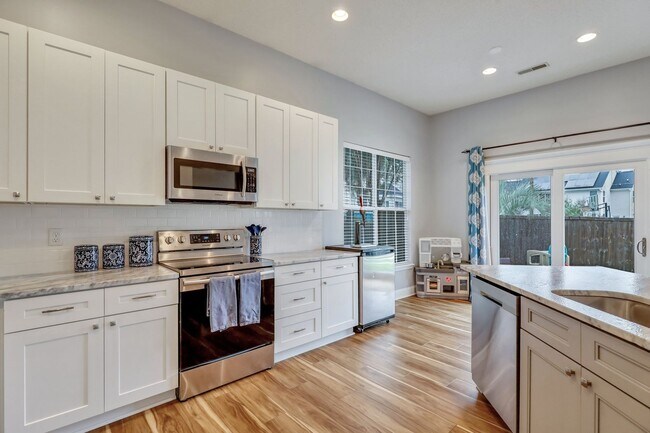 Building Photo - Newly Renovated 3 Bedroom  in Village Gree...