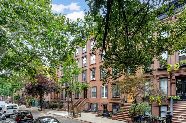 Building Photo - 140 W 130th St