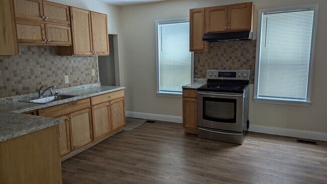 Cocina y refrigerador de acero inoxidable - 660 Warren Ave