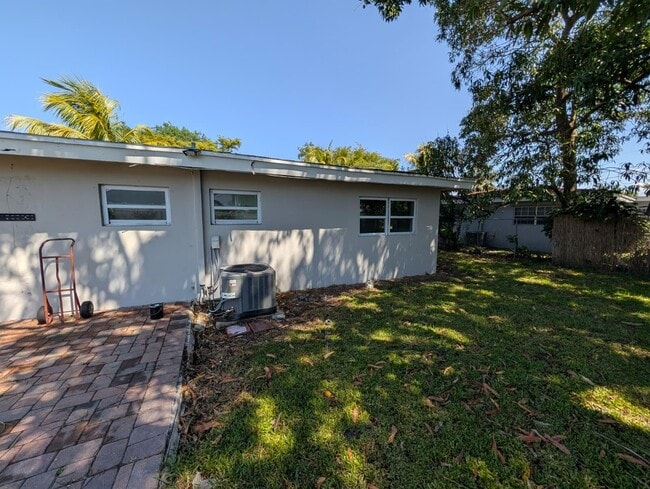 Building Photo - 180 Penn Way
