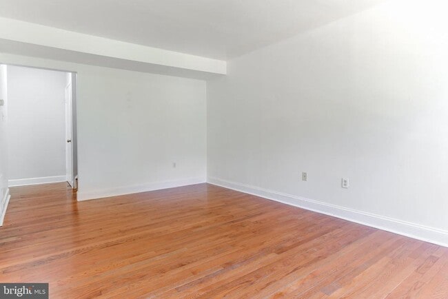Building Photo - 577 W Diamond Ave