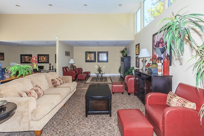 Foto del interior - Modern Living at Heatherwood Apartments | Spacious 1 & 2 Bedroom Apartment Homes in La Mesa, CA!