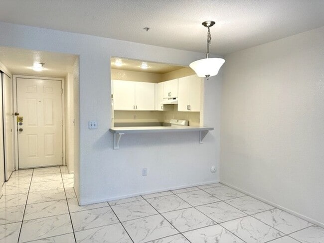 Building Photo - Southwest Las Vegas Condo. 1st Floor. 1 be...