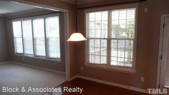 Building Photo - 3 br, 2.5 bath House - 149 Pearson Place