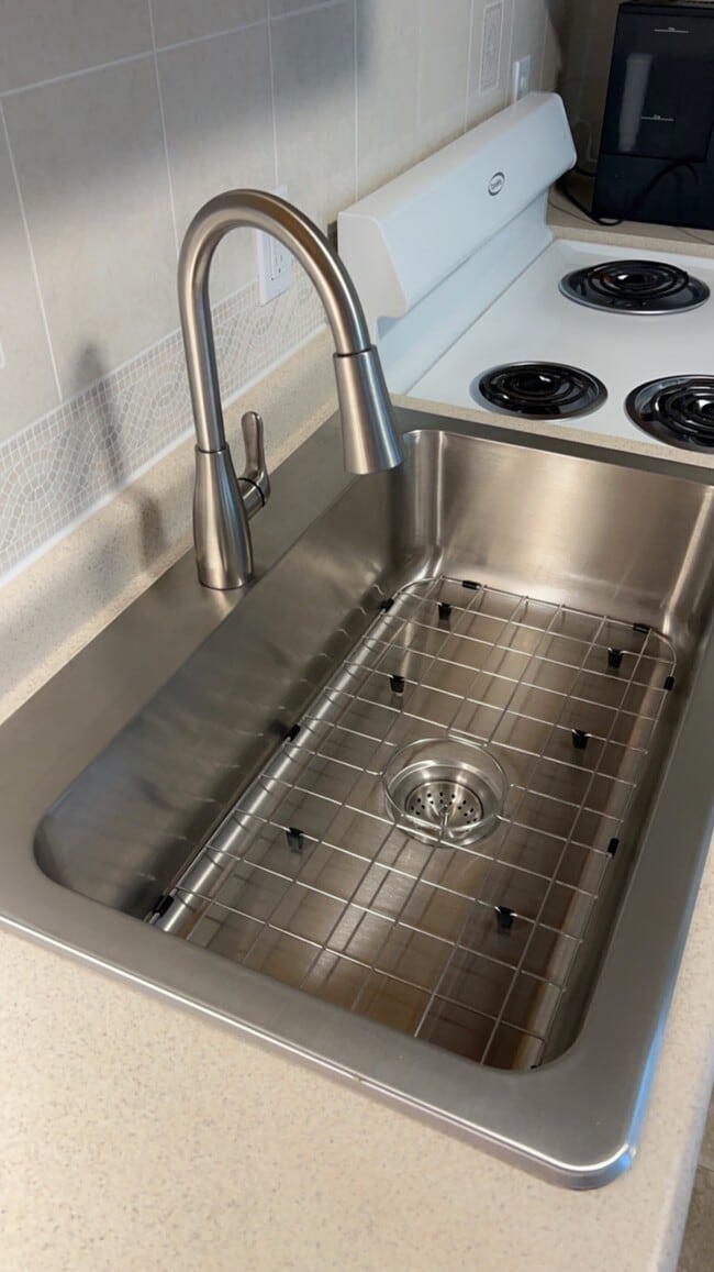 Sink and faucet picture 2 - 7 Callahan Dr