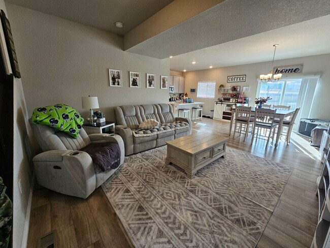 Building Photo - Welcome to this beautiful 3-bedroom, 3-bathroom home located in Lorson Ranch!!