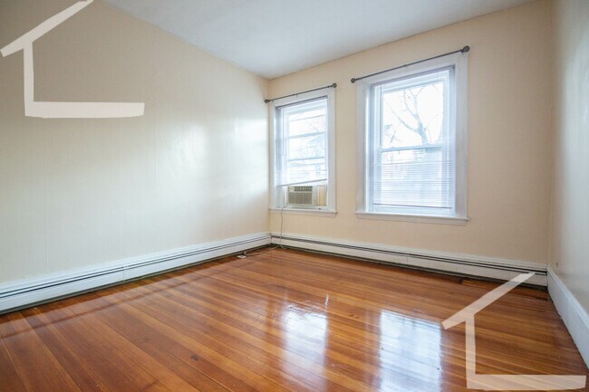 Building Photo - 807 Washington St