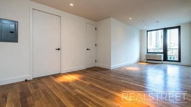 Foto del edificio - Sunny Studio in Downtown Brooklyn.