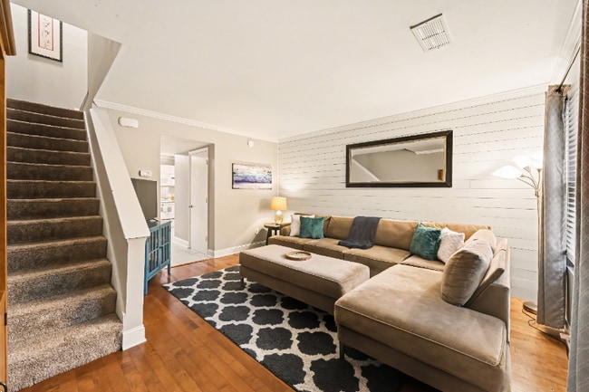 Building Photo - 507 Stinson Dr