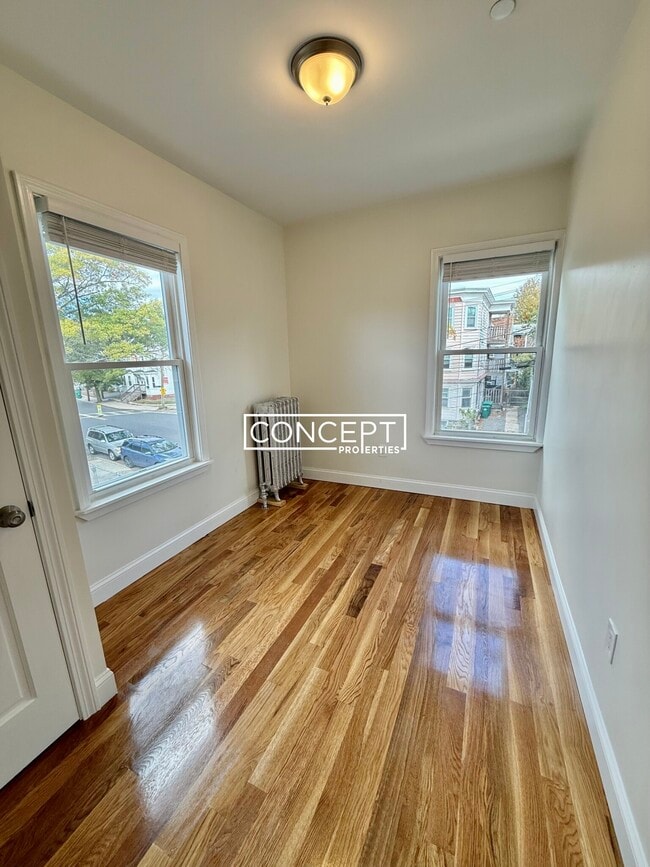 Building Photo - 126 Chestnut St