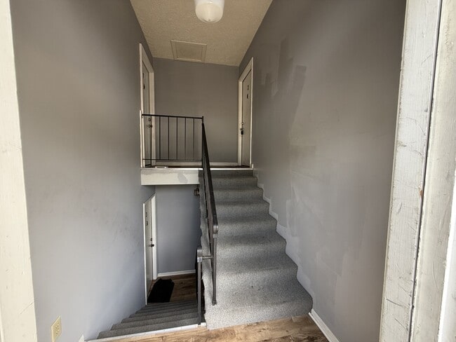 Building Photo - 714 S State St