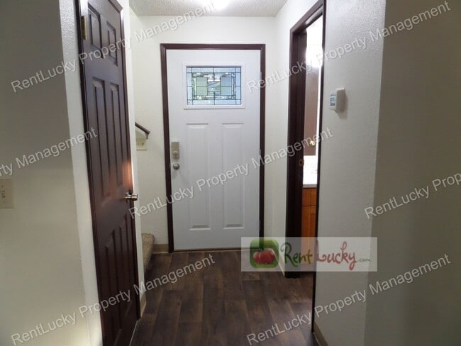 Building Photo - Lee-Federal Way Duplex