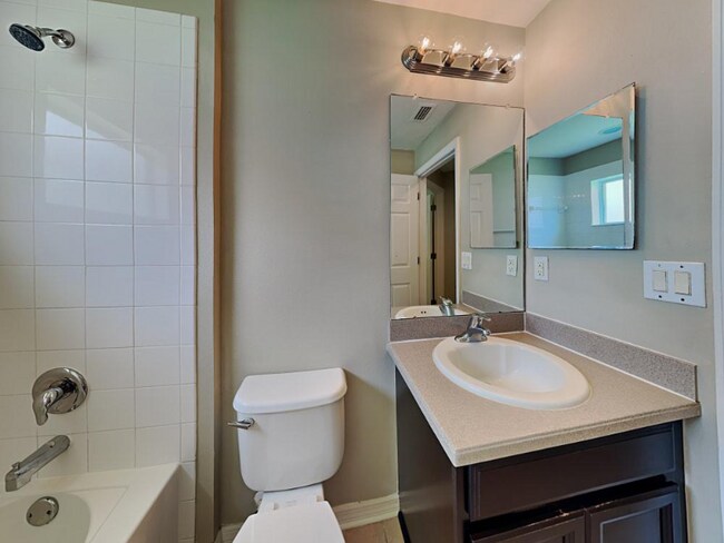 Foto del edificio - 7614 Forest Mere Dr