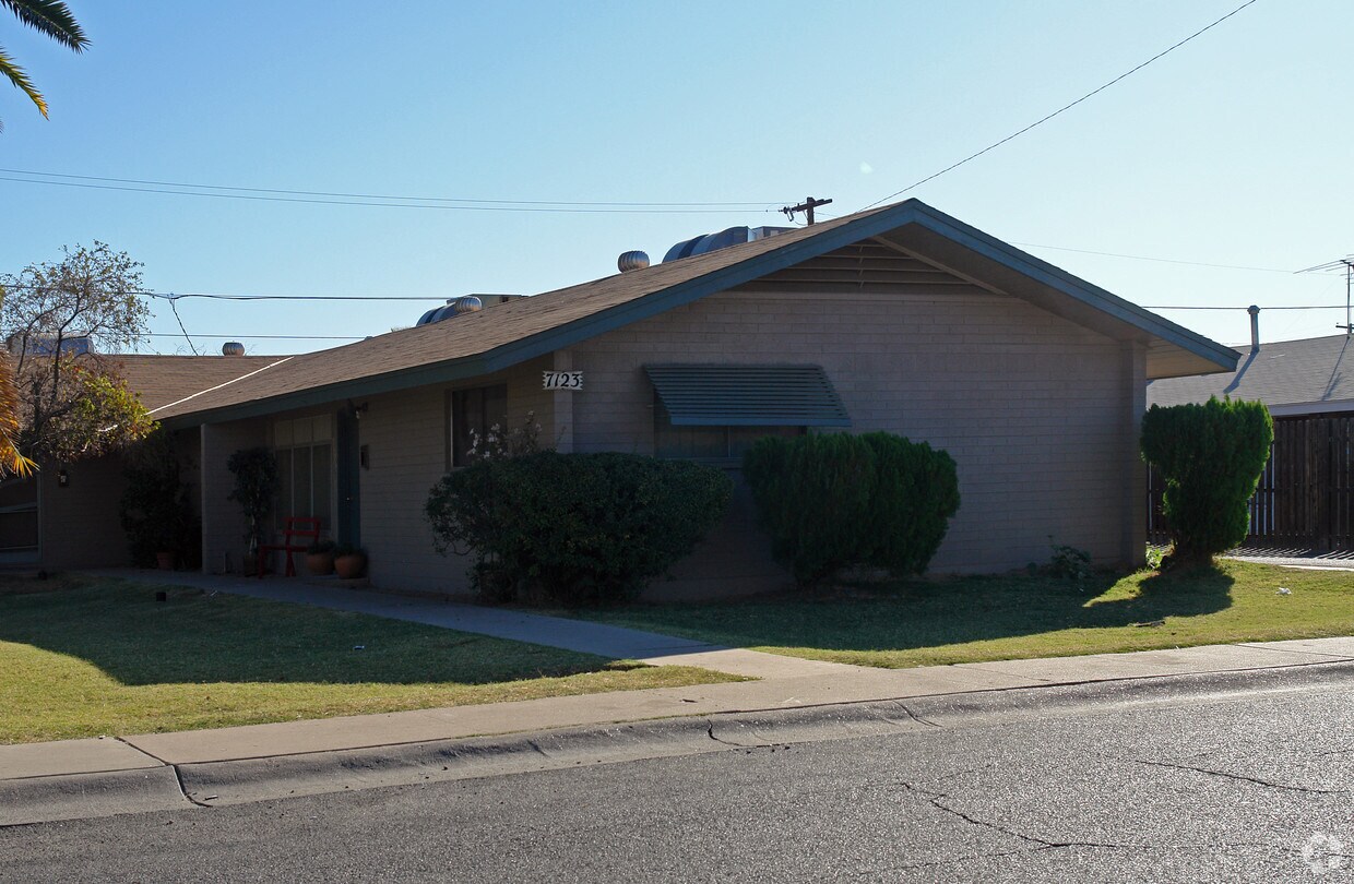 Primary Photo - Sunflower Apartments
