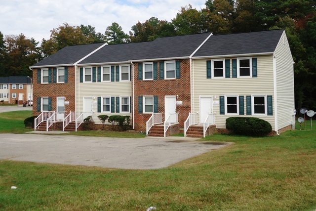 Foto principal - 2 bedroom townhouse