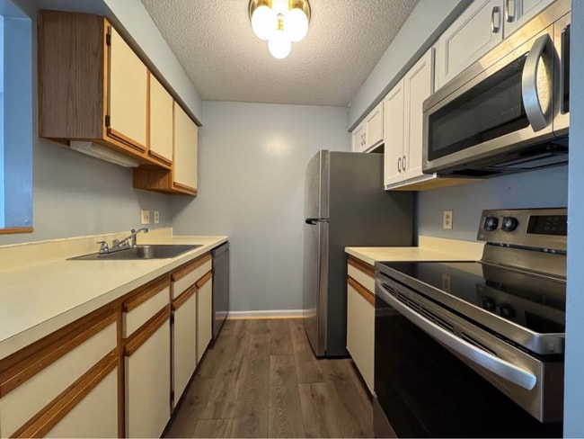 Building Photo - 26 Somerset