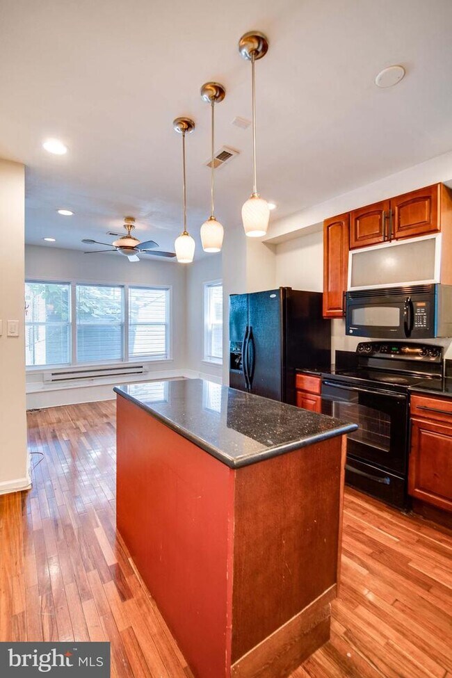 Foto del edificio - 2905 W Girard Ave