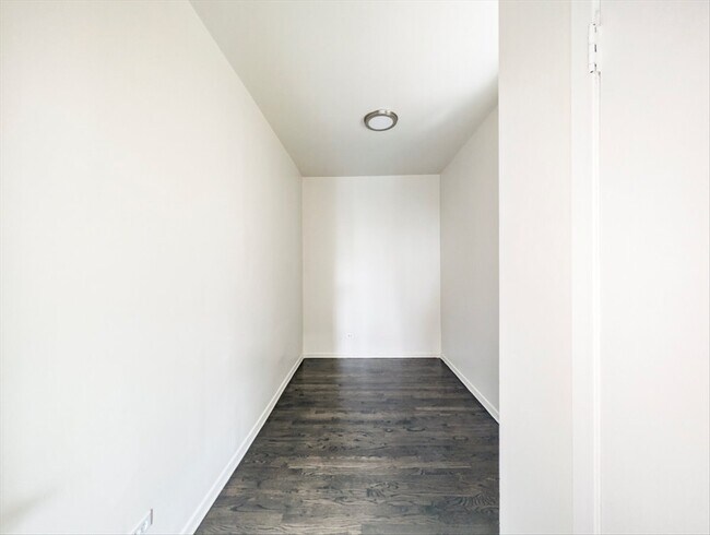Foto del edificio - 3135 W Augusta Blvd
