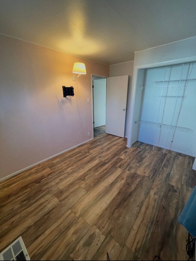 Building Photo - 439 Rosewood Ct