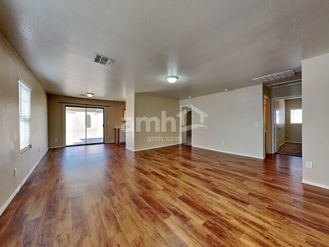 Foto del edificio - 10778 W Louise Dr