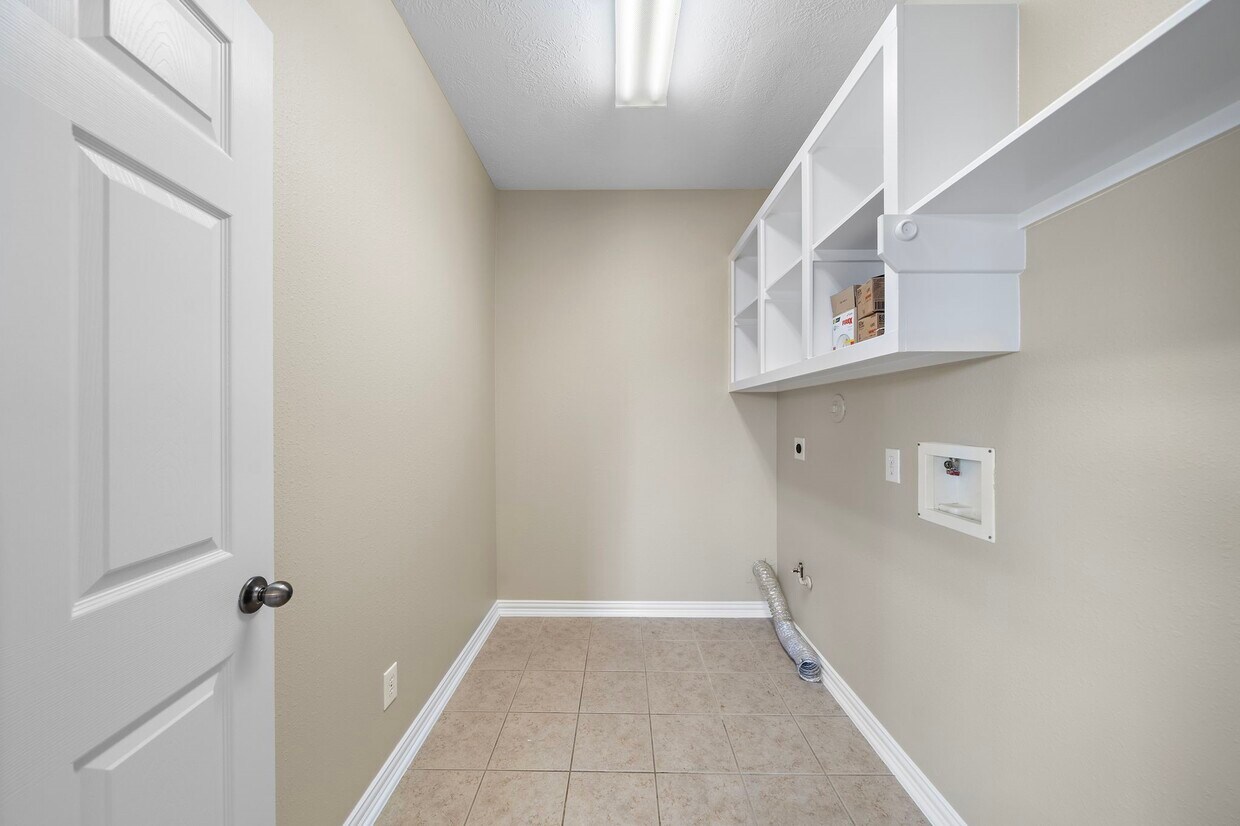 Building Photo - 19335 Lincoln Heights Ln