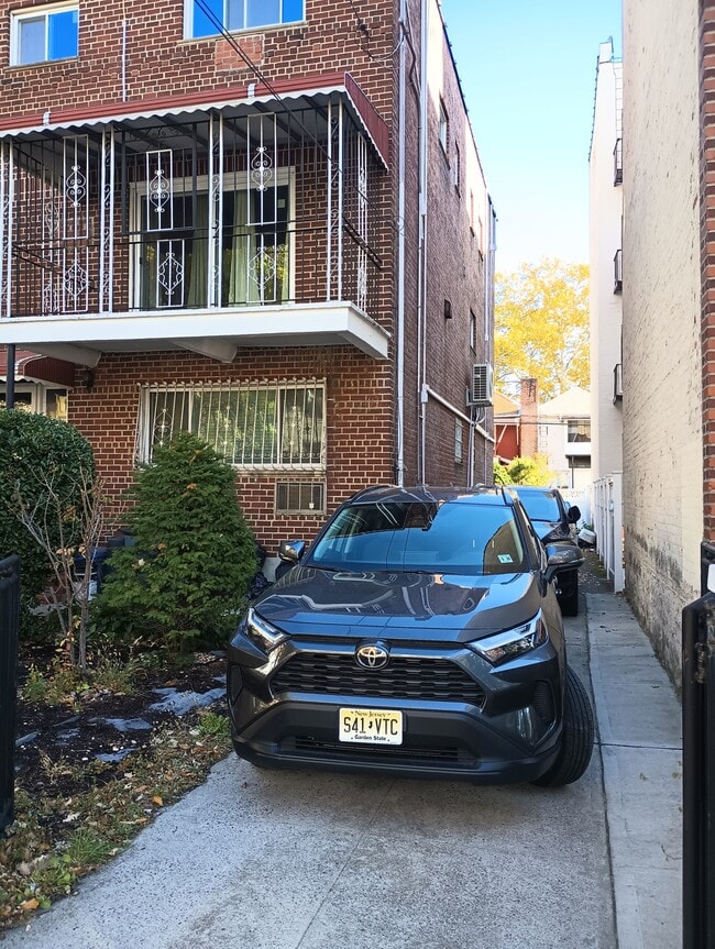 Driveway which leads to the backyard - 819 Brooklyn Ave