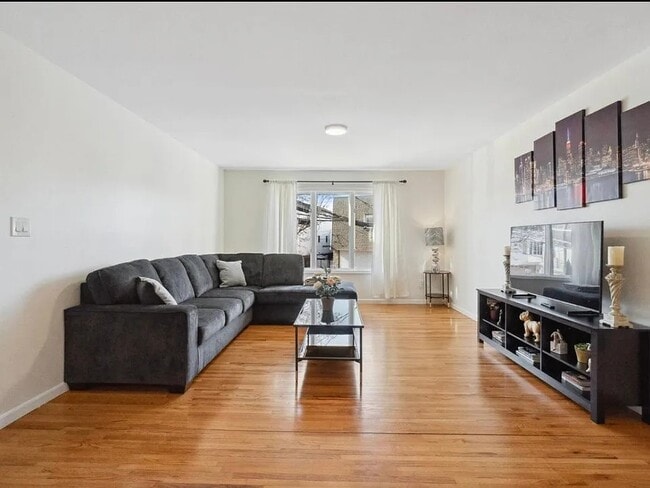 SALA DE ESTAR - 42 Van Buren St