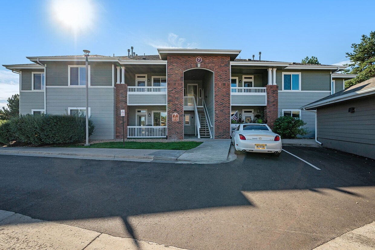 Foto principal - 3-Bedroom Condo Available Immediately