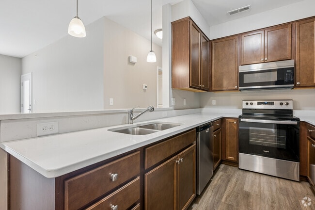 2BR, 2BA - 1,027SF - Kitchen - Fieldstone Place