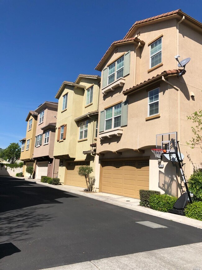 Building Photo - 2710 A Ln