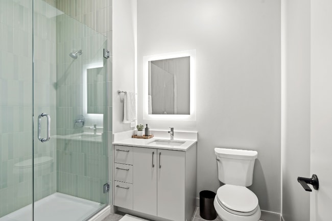 Building Photo - 1059 W Van Buren St